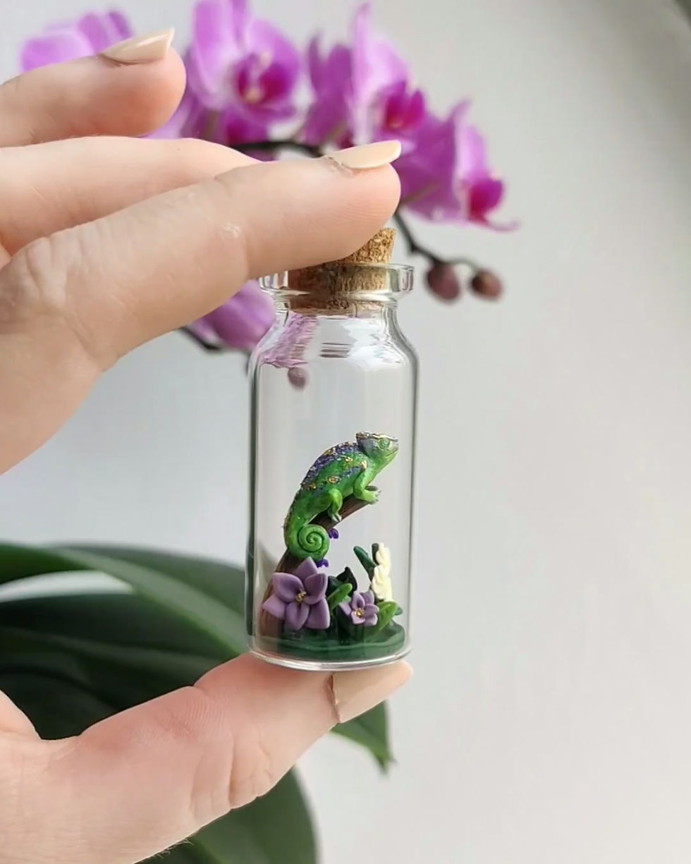 Miniaturbild: Chamäleon mit Smaragd Augen / Luxury Line
