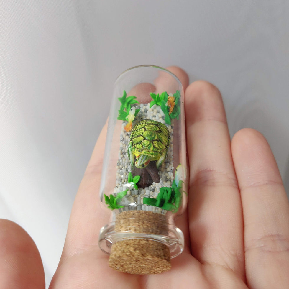 Miniaturbild: Rotwangen-Schmuckschildkröte mit Fischen / Flaschenkunst