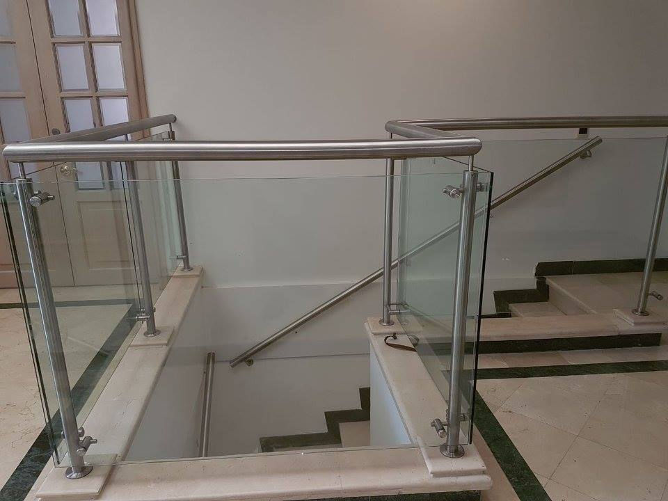 COLOCACIÓN DE BARANDAS DE ALUMINIO