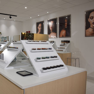 Décoration boutique cosmétique et visual merchandising