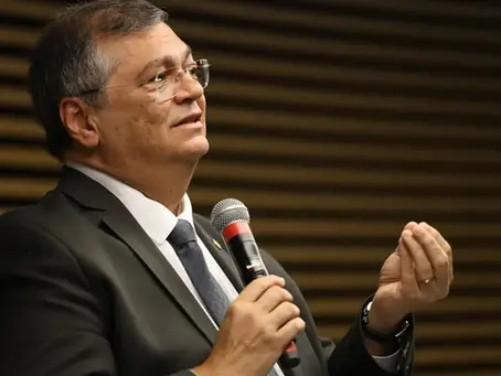 Dino determina que PF investigue conduta de Bolsonaro durante pandemia