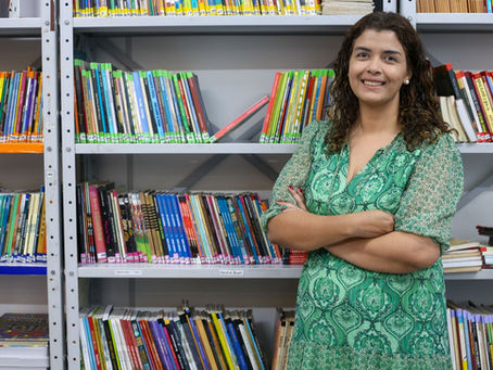 Professora de Volta Redonda é semifinalista em concurso literário nacional do TikTok