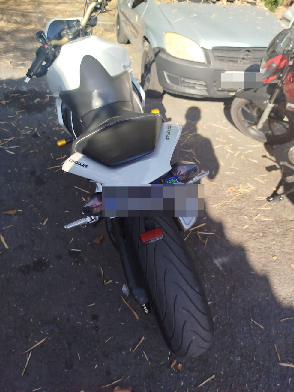 GMVR remove moto com dispositivo antirradar das ruas
