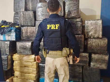 PRF apreende 2,5 toneladas de maconha em Piraí