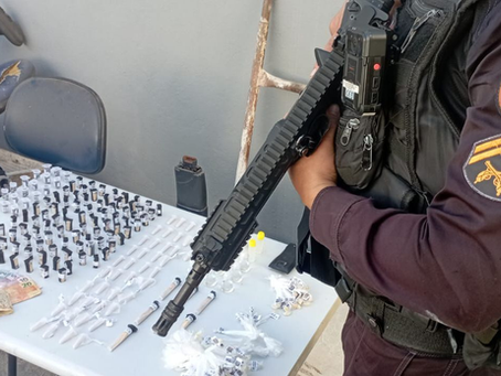 Suspeitos com envolvimento no tráfico de drogas são detidos na Vila Brasília, em Volta Redonda