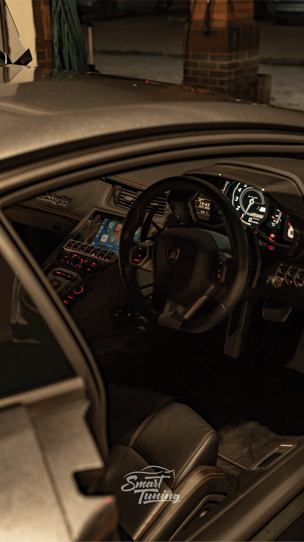 Thumbnail: Lamborghini Aventador Wireless CarPlay and Android Auto upgrade