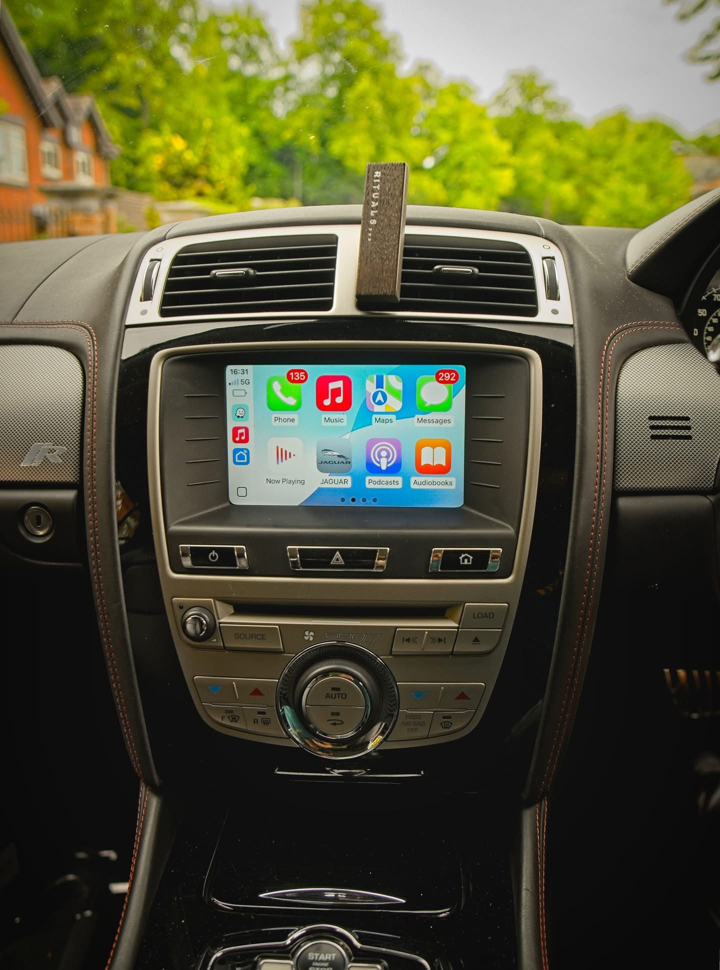 Jaguar Land Rover Denso Wireless Apple CarPlay & Android Auto Kit