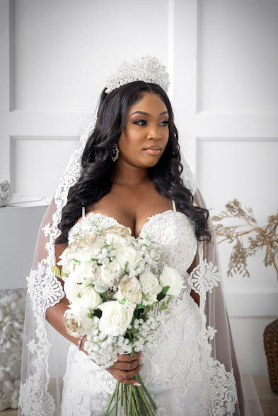Mandisa looking away holding a bouquet