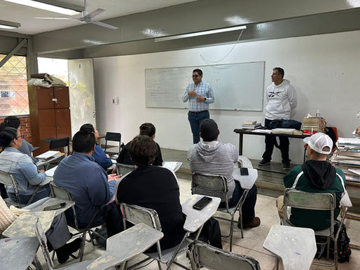 Alcalde de Tangancícuaro Visita a Alumnos de Preparatoria Abierta y les Exhorta a Seguir Adelante