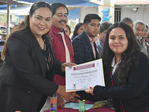 Presidenta de Coeneo asiste a la clausura de la Telesecundaria de la comunidad San Pedro Zipiajo