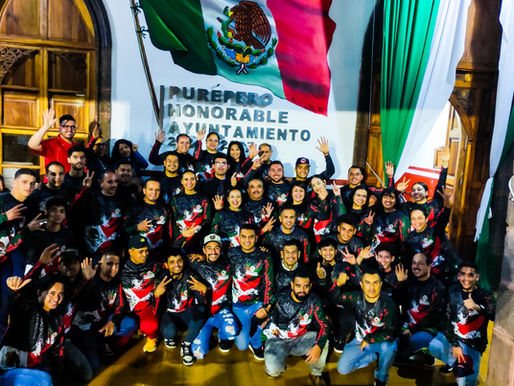 Presidente de Purépero Entrega Uniformes a Antorchistas, Un Paso hacia la Celebración de Nuestras Raíces
