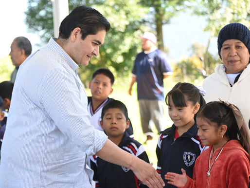 Inaugura Arturo Hernández techumbre y rehabilitación de cancha de basquetbol en Aranza.