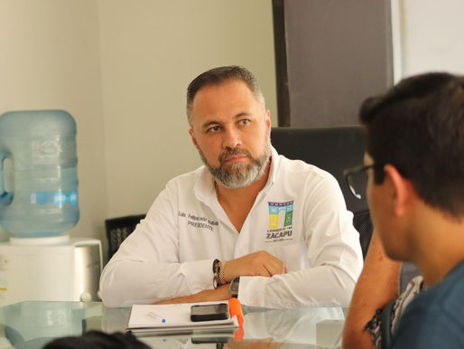 Alcalde León Balbanera, recibe al comité de agua potable de Tariácuri.