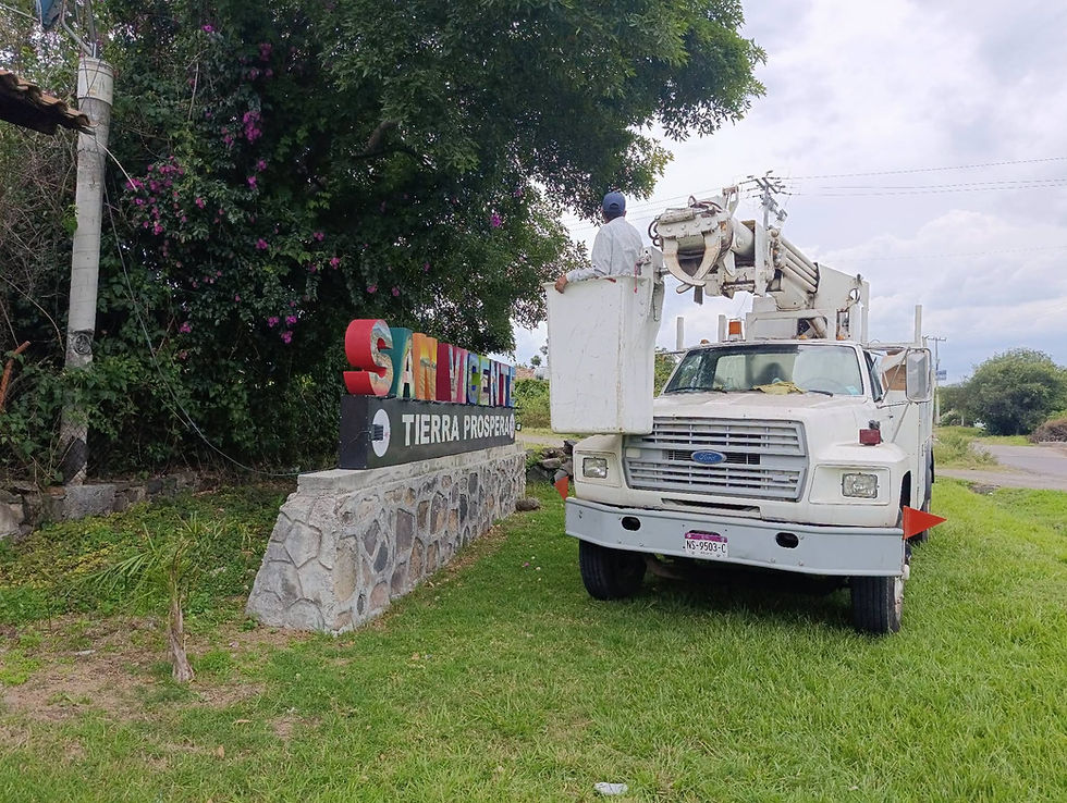 Panindícuaro mejora la imagen urbana con iluminación de letras representativas en San Vicente