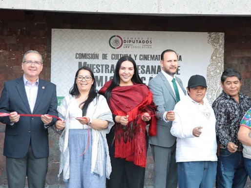 Adriana Campos impulsa la venta de productos de artesanos michoacanos