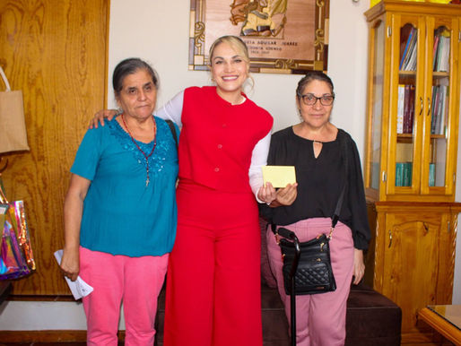 Entrega alcaldesa de Coeneo apoyos a familias durante audiencias ciudadanas