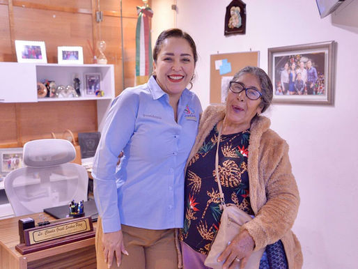 Alcaldesa de Jiménez entrega apoyo económico para atención de salud dental