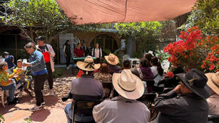 Entrega DIF de Erongarícuaro lentes a población vulnerable; anuncian próxima distribución de aparatos auditivos