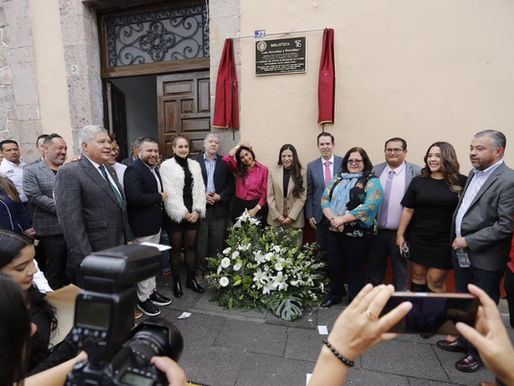 Develan placa en la biblioteca del Congreso del Estado con el nombre de “Luis González y González