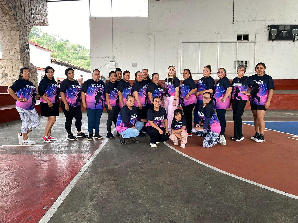 Coeneo fortalece la activación física con entrega de apoyos a grupos de zumba