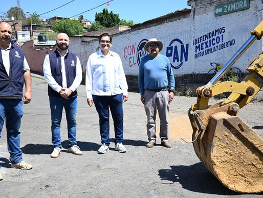 Inician trabajos de pavimentación en la calle Agustín de Iturbide en Tangancícuaro