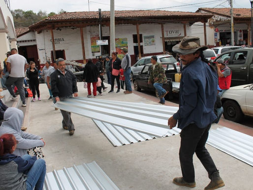 Gobierno de Coeneo hace entrega de láminas, beneficiando a más de 300 familias