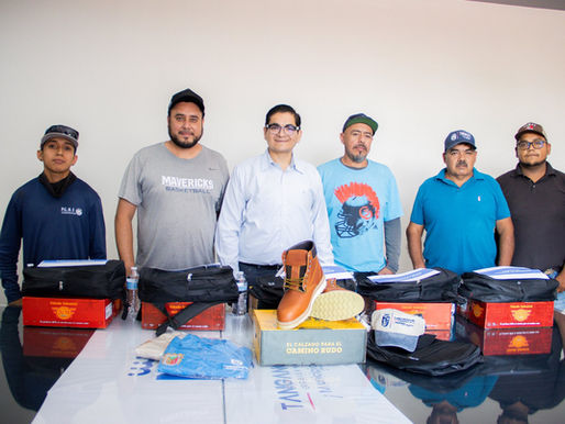 Tangancícuaro dignifica labor de personal de Aseo Público con entrega de uniformes