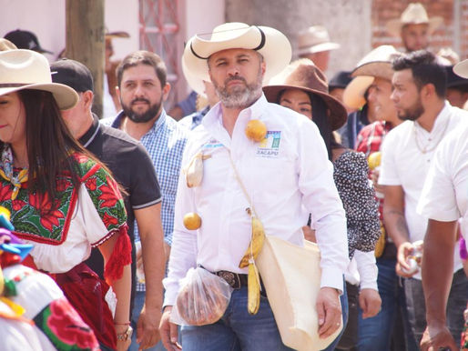 Participa Luis Felipe León Balbanera en la tradicional topa de la comunidad de Ajolotes