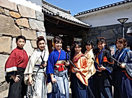 信玄公祭り2019舞鶴城門橘一刀流剣舞殺陣.jpg
