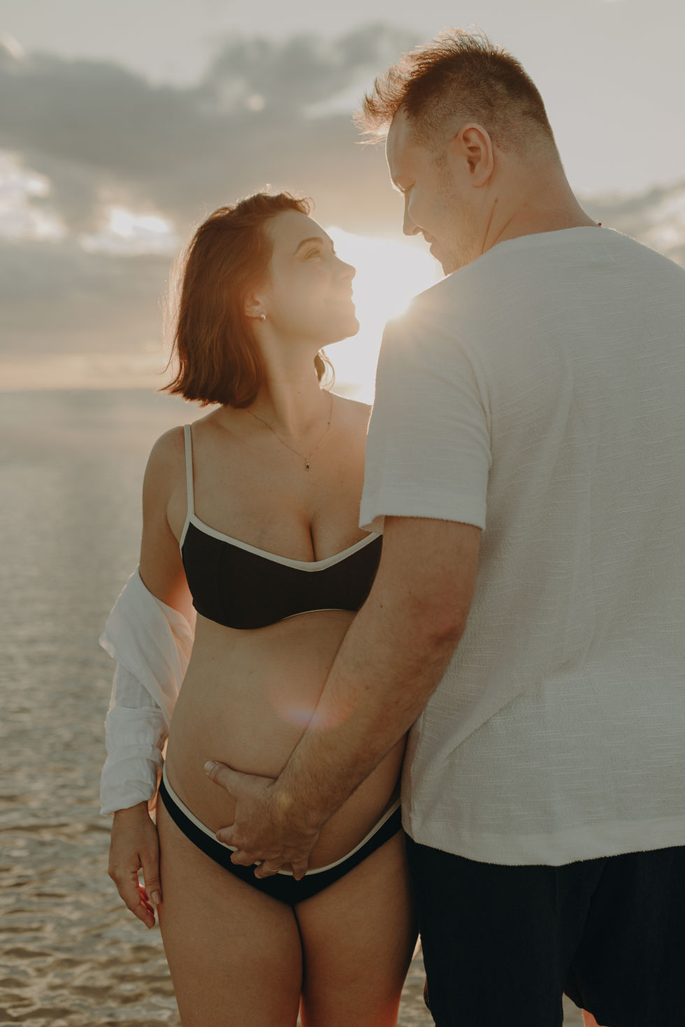 ensaio fotográfico de gestante na praia do Paraná