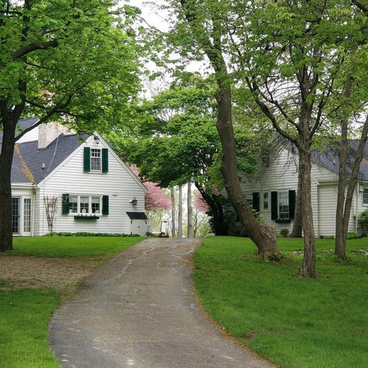 7Chimney Hill outside DRIVEWAY.jpeg