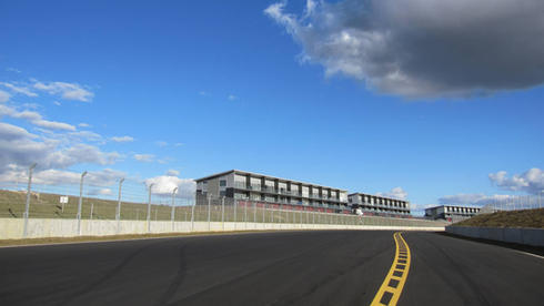 apex-hampton-downs-pitlane-entryjpg