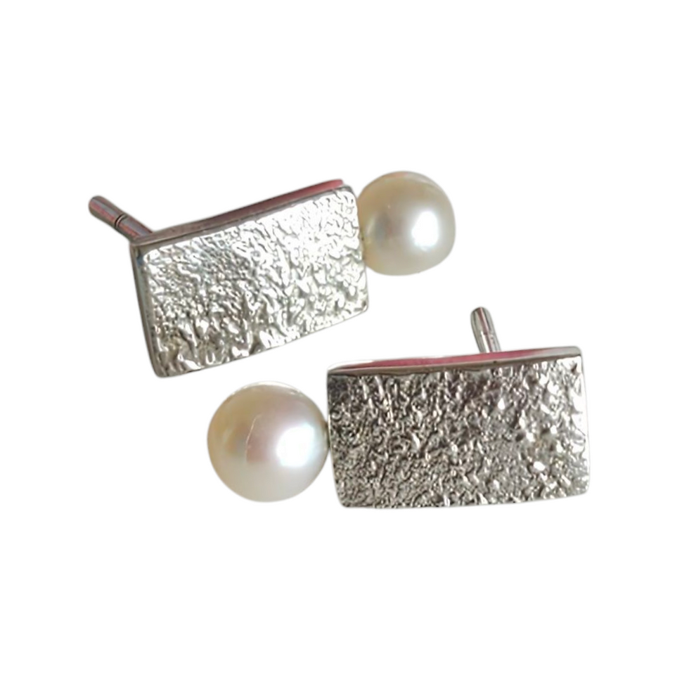 Textured studs with pearl