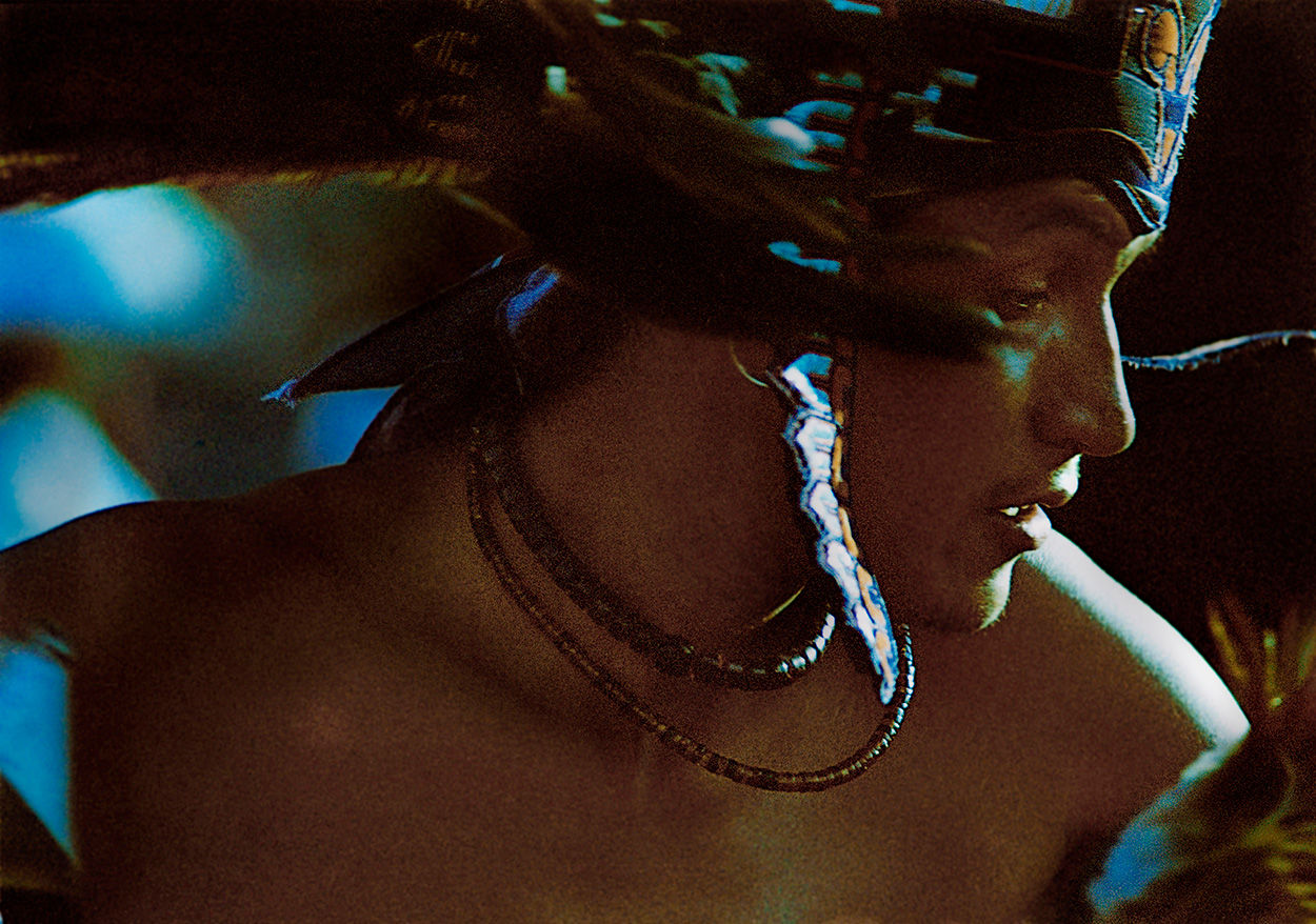 Danzante conchero en el Zócalo. Ciudad de México.