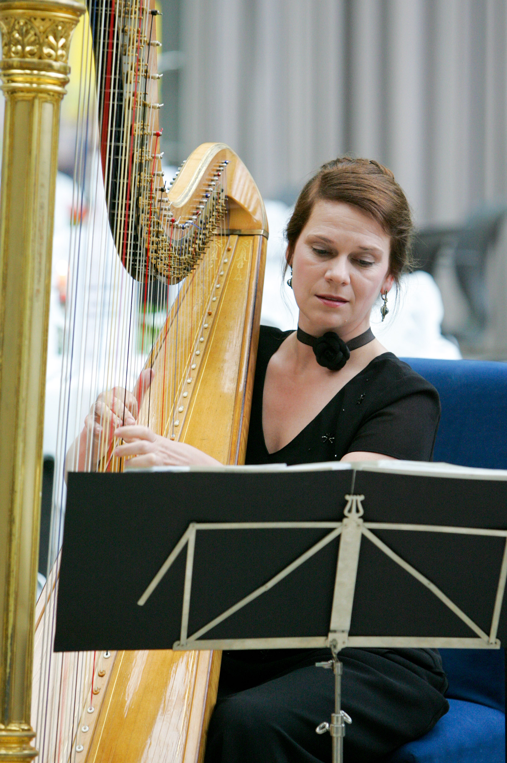 Harfenistin Harfespielen lernen