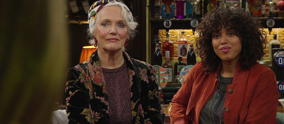 Vanessa sings her way back into Suzy's heart as they kiss in front of Mary in Emmerdale