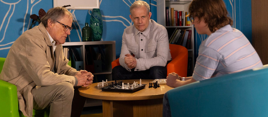 Nick worries when Sam reacts badly to losing at chess in Corrie