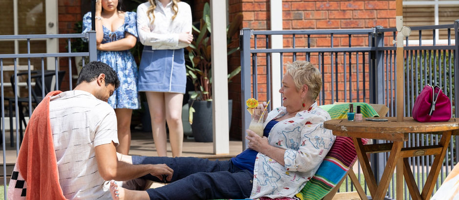 Vera drives a hard bargain with the Share House when they lose hot water in Neighbours