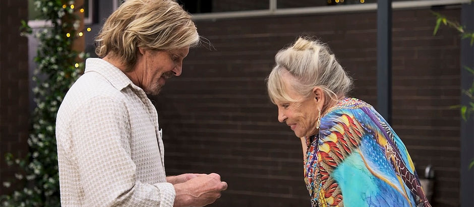 Darcy finds out some exciting intel about Amanda in Neighbours