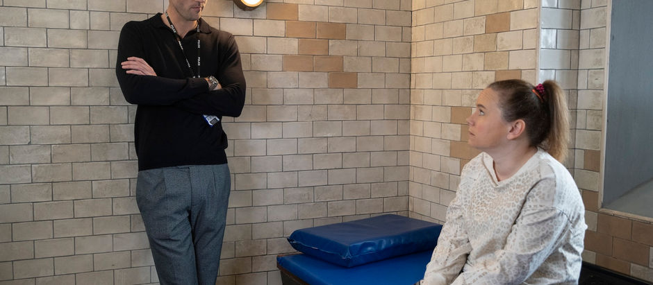 Kit steps in to help Gemma after she's arrested for stealing shoes for Carys in Corrie