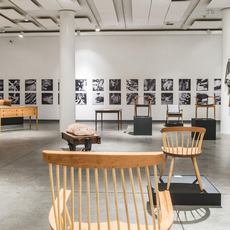 Thos.-Moser-Cabinetmakers-Gallery-Space-Custom-Canvas-Dimensional-Elements