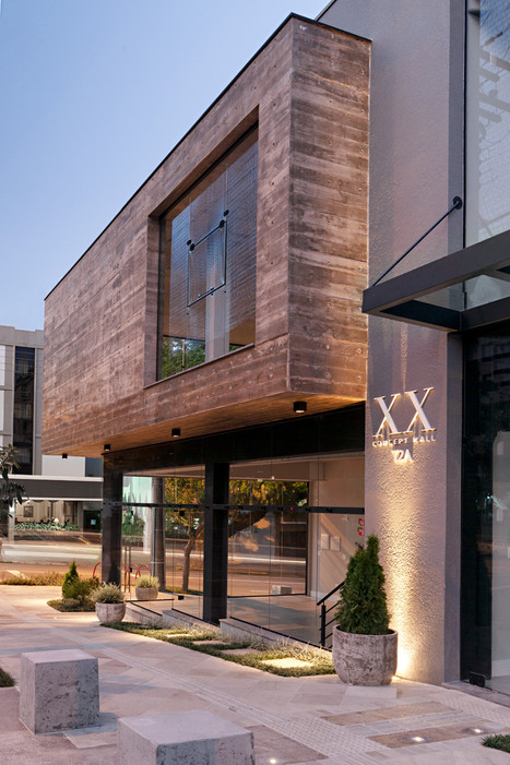 Edifício comercial em concreto aparente