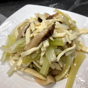 Tossed Celery with Dried Tofu Slices 香乾拌芹菜