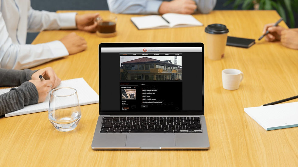 Zastarjeli dizajn web stranice građevinske tvrtke prije redizajna – nepregledna struktura i neoptimiziran prikaz