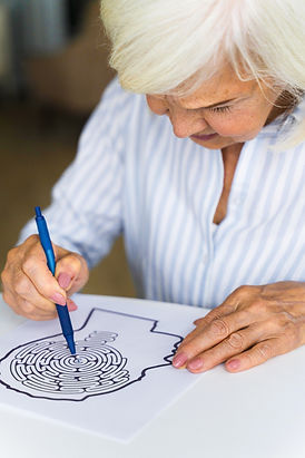 lonely-woman-confronting-alzheimer-disease.jpg