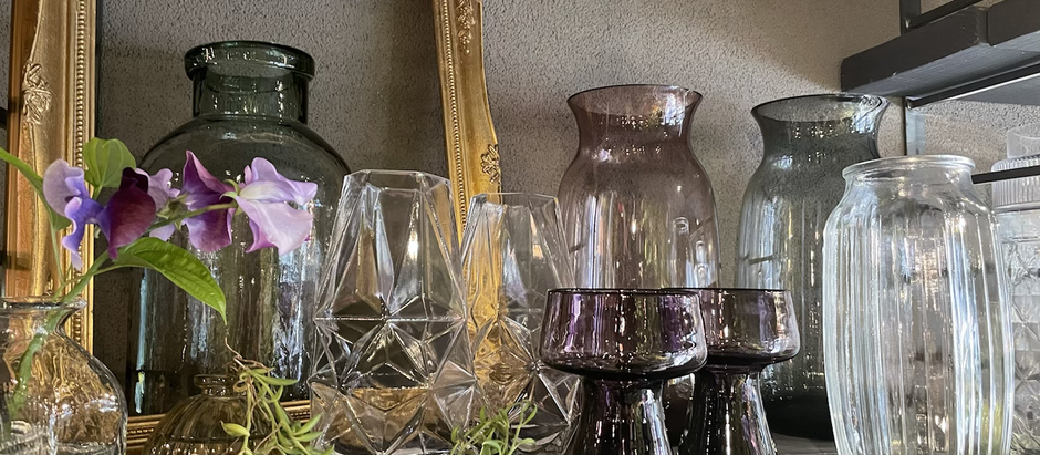 ガラス花器入荷しました