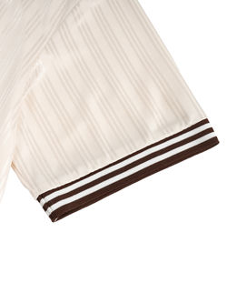 Classic schoolyard style sleeves.