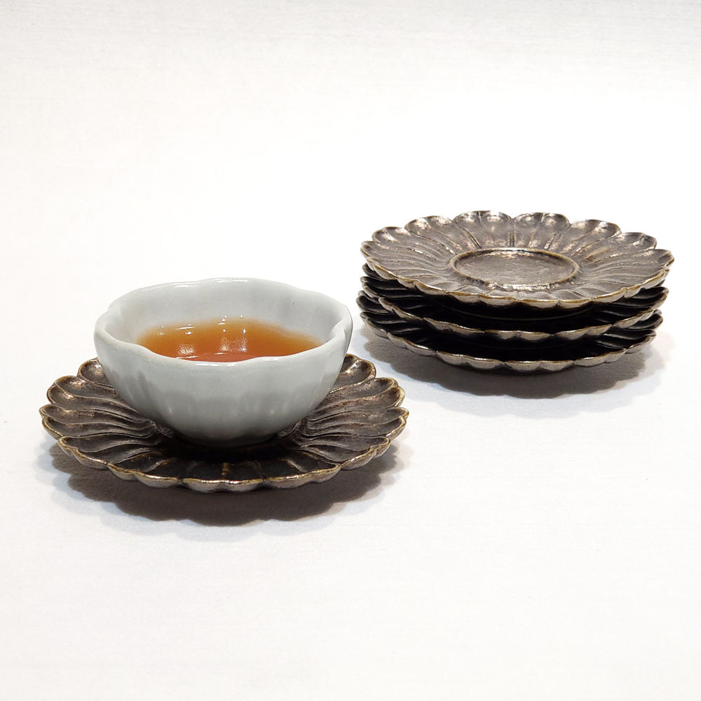 瓷仿錫菊花形杯托 - 不連茶盞