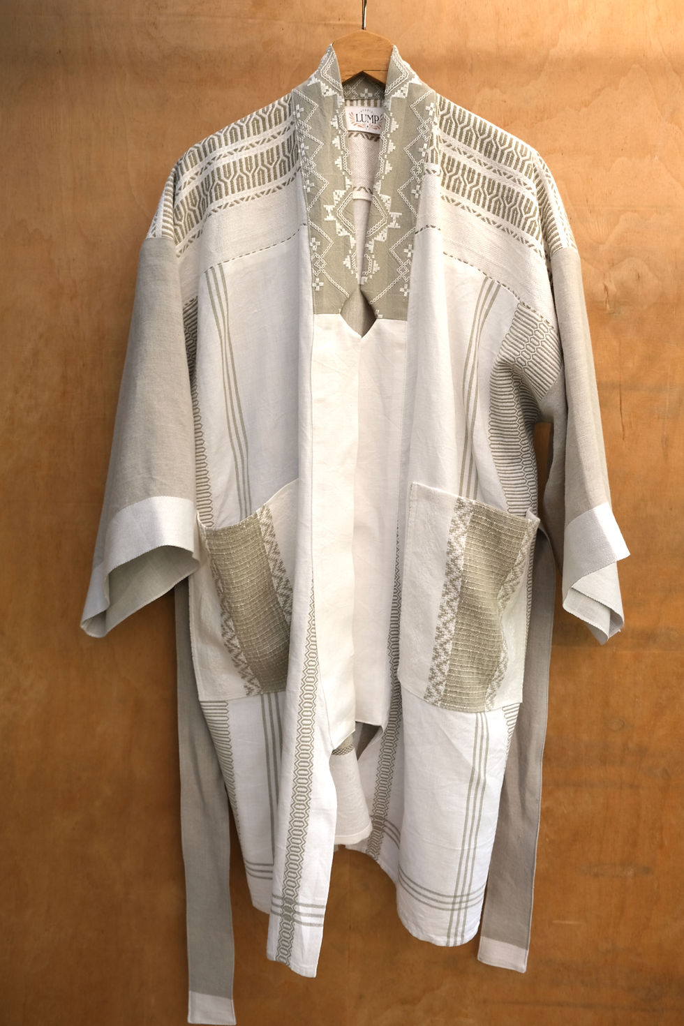 Thumbnail: Comfortable kimono in white and grey