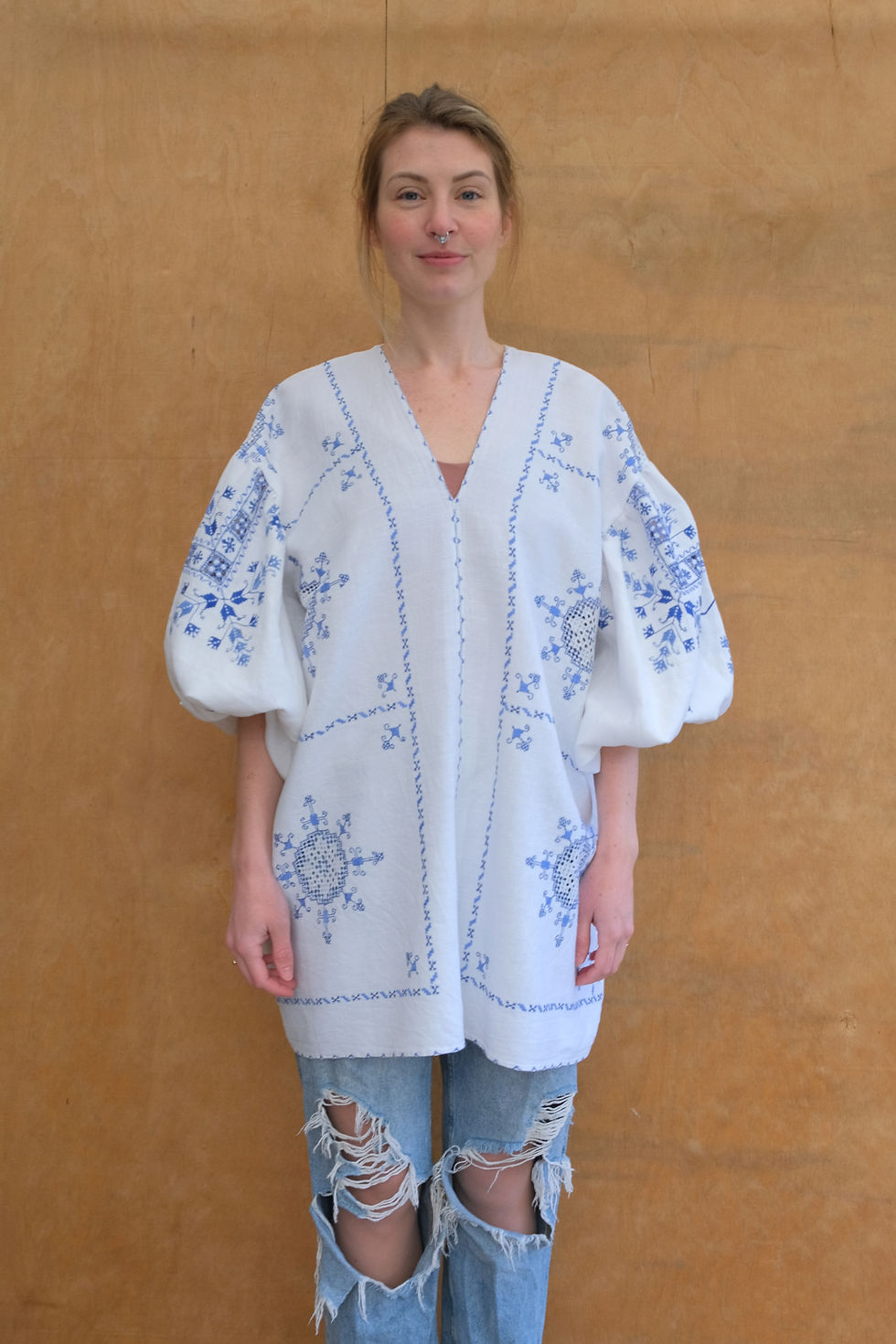 Thumbnail: Blue white blouse with puffsleeve